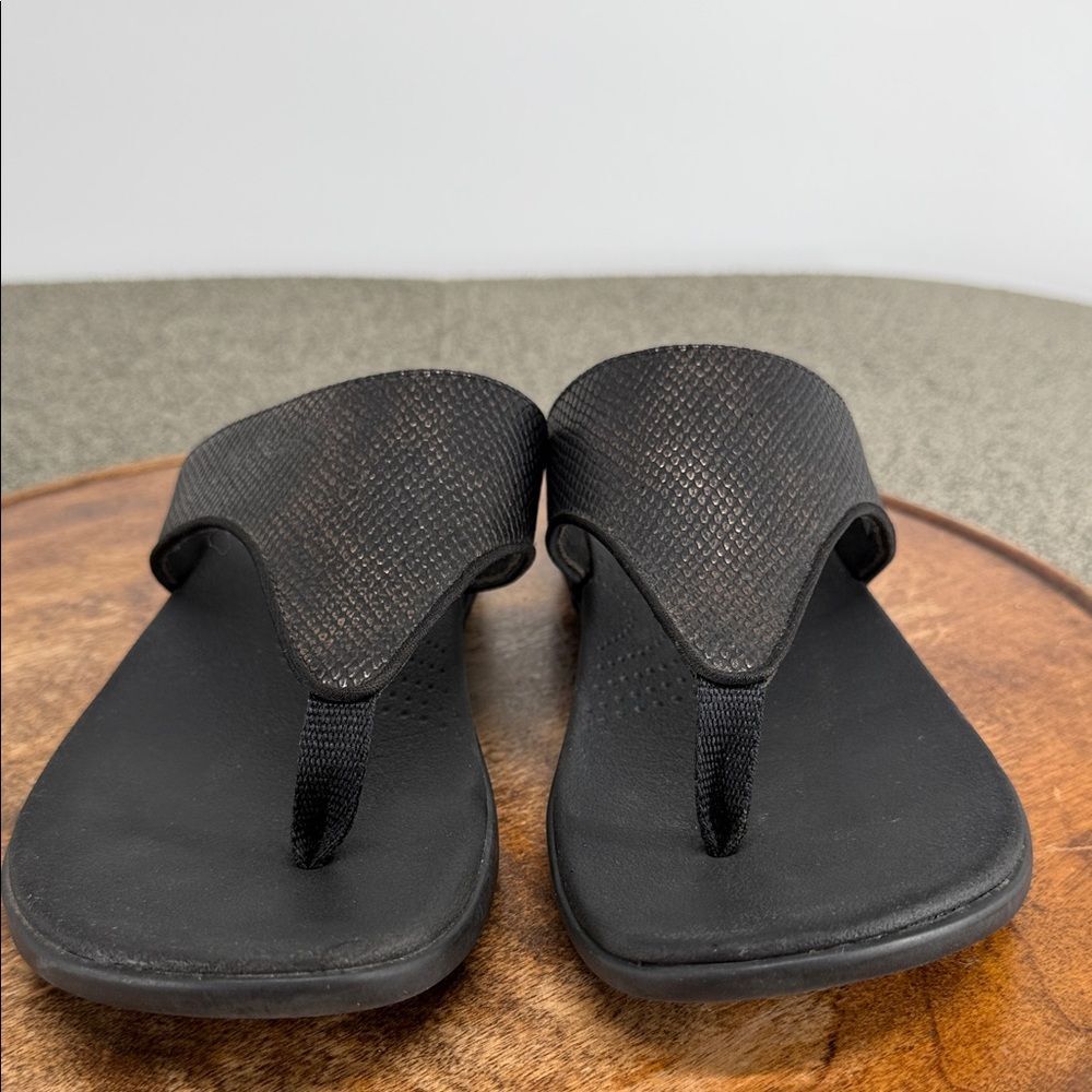 Cloudsteppers Clarks Sandals Wm 9 M Black Thong Flip Flop Comfort - Picture 2 of 11